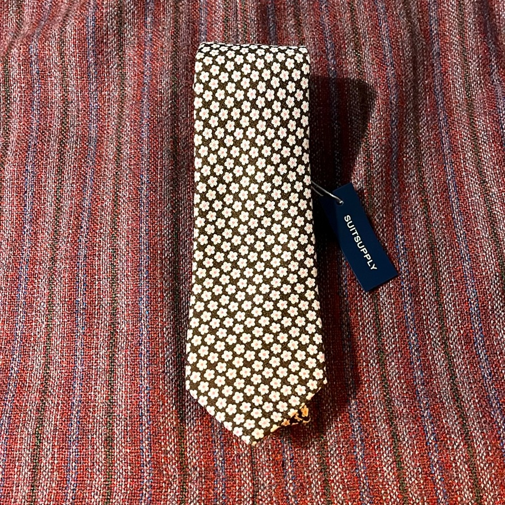 Brown SUITSUPPLY Tie with Pink Flowers